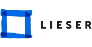 Zu sehen ist das Logo von Lieser Rechtsanwälte, einer auf Insolvenzen und Sanierungen spezialisierte Kanzlei. Das Logo setzt sich aus zwei Teilen zusammen. Links steht ein blaues Viereck, das mittels vier Pinselstrichen gezeichnet ist. Rechts daneben steht in schwarzer Blockschrift Lieser.